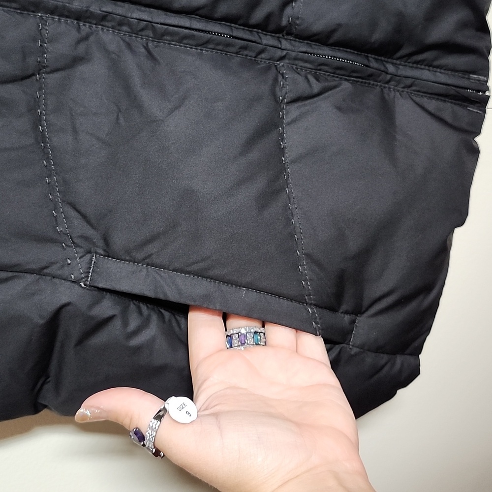 Eddie Bauer Women's Black Goose Down Puffer Vest Womens Medium - Picture 3 of 4